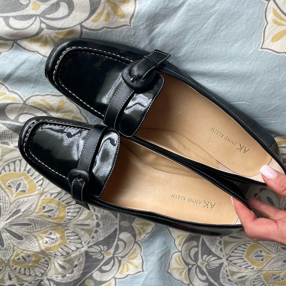 Black patent leather flats/loafers. Anne Klein size 9.5. Good condition - Picture 2 of 7